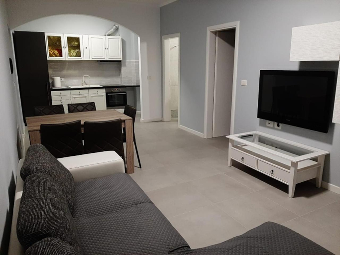 Others 4, Junik Apartment, Vlorës