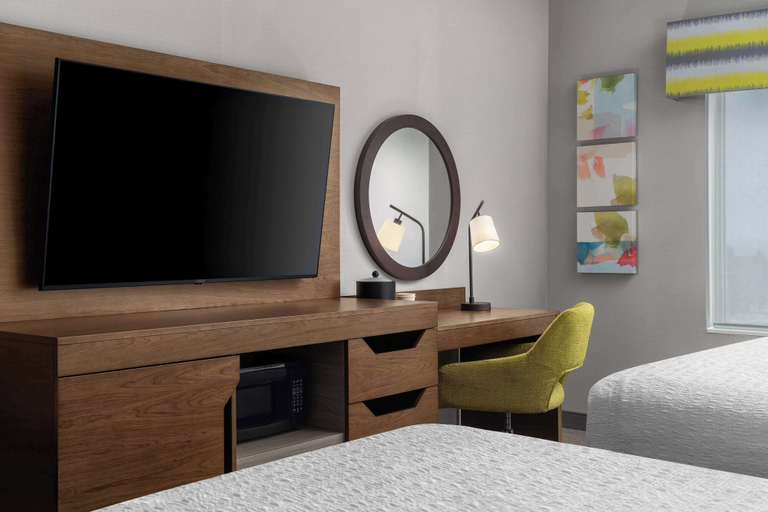 Bedroom 3, Hampton Inn & Suites Orangeville, On, Dufferin