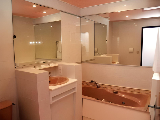 Bathroom 7