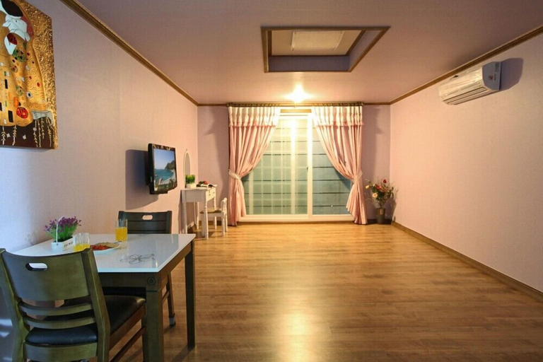 Others 2, Eoullim Pension, Geoje