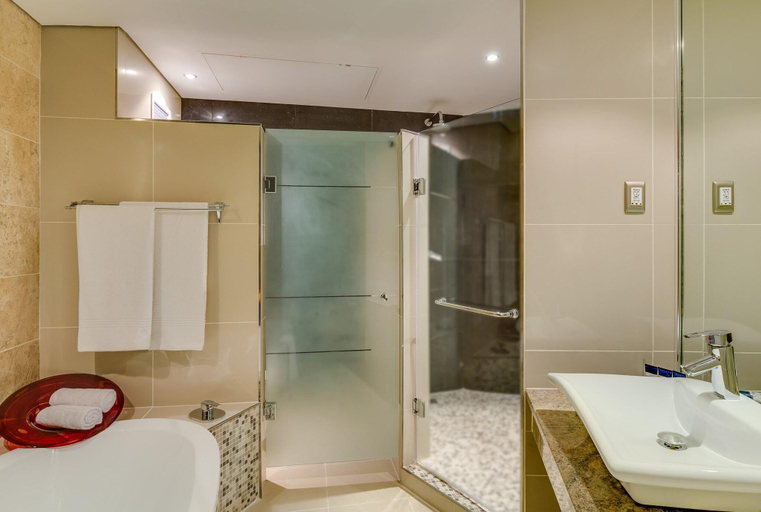 Bathroom 5, BON Hotel Richards Bay, Uthungulu