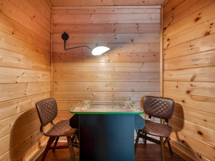 Room 5, Charming Smoky Mountain Cabin w Hot tub Views, Sevier