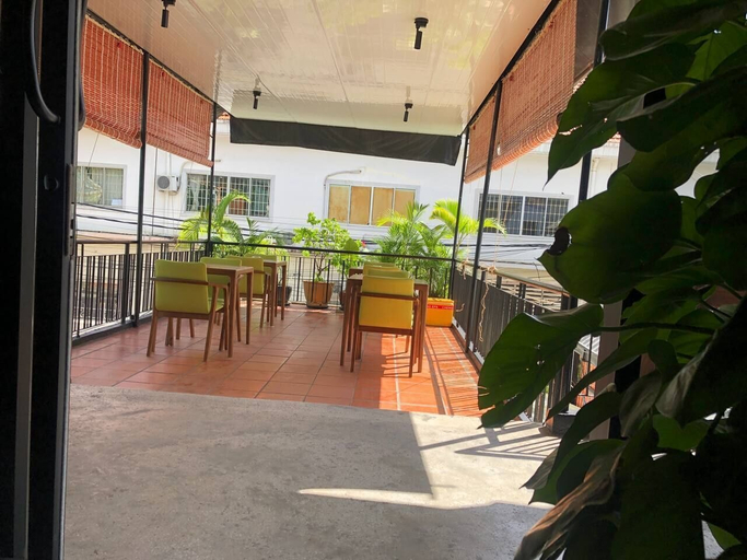 Food & Drinks 5, Bat Chum Villa, Phnom Penh