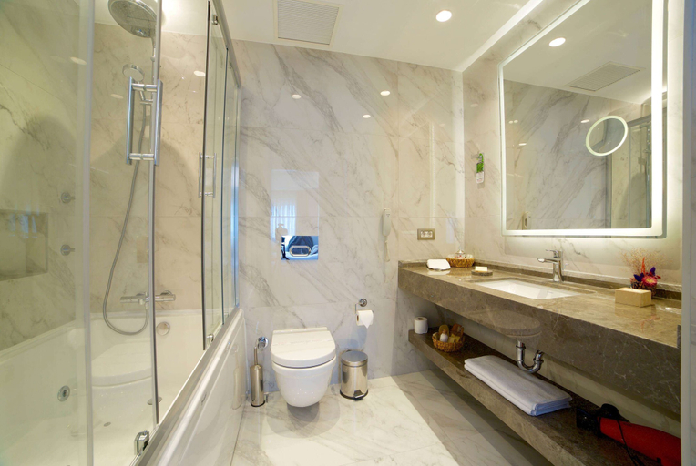 Bathroom 5, Ramada by Wyndham Istanbul Taksim, Beyoğlu