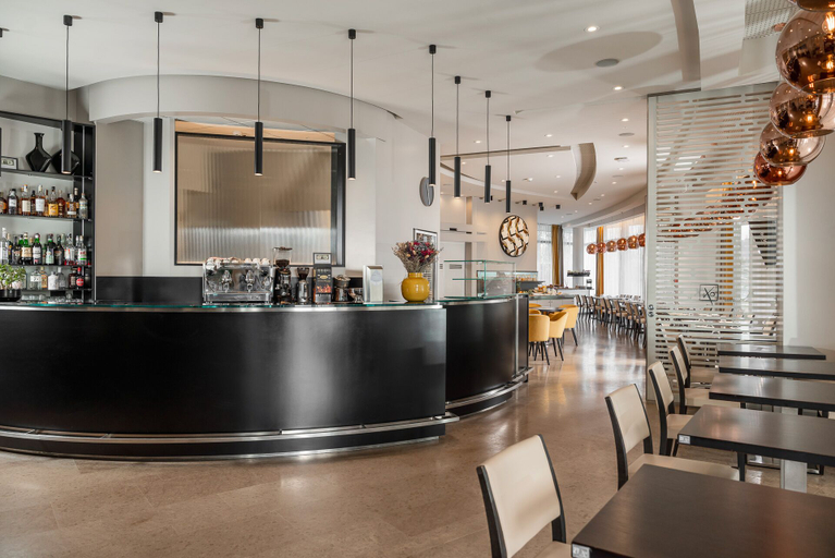 Food & Drinks 5, Welcome Hotel