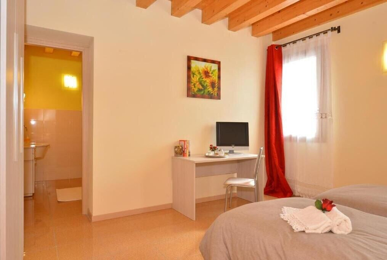 Bedroom 2, B&B Artemide, Verona