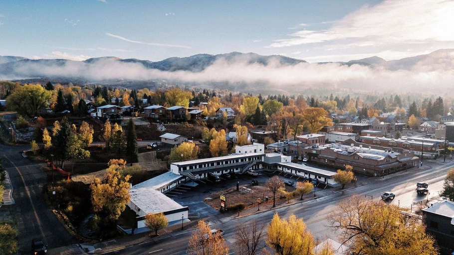 Western Lodge, Routt