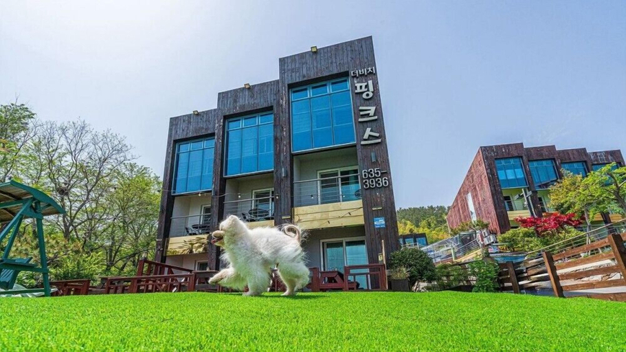 Exterior & Views 2, Ping's Dog Pension, Geoje