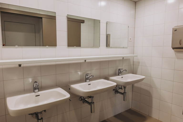 Bathroom 4, Youth Hostel Montreux, Pays-d'Enhaut