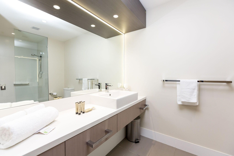 Bathroom 4, Calamvale Hotel Suites and Conference Centre, Calamvale