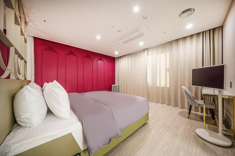 Bedroom 9