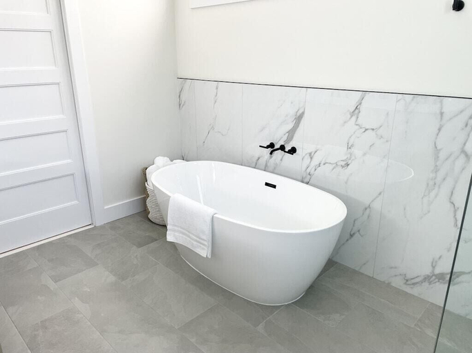 Bathroom 3, Collins Avenue 26, Sussex