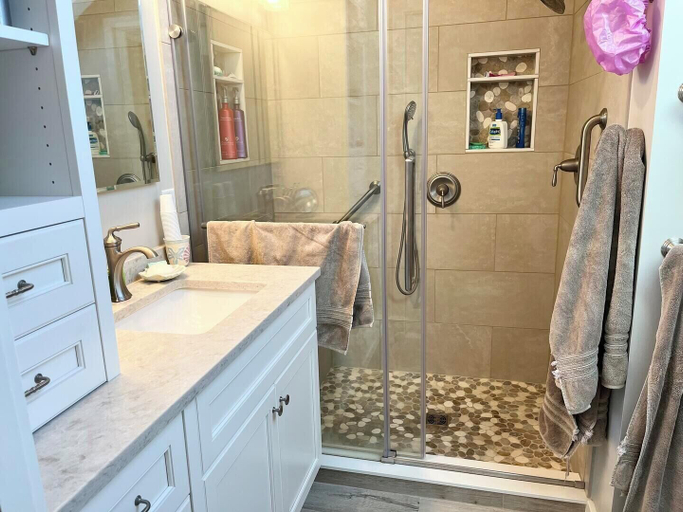 Bathroom 4, Farview Road 36, Sussex