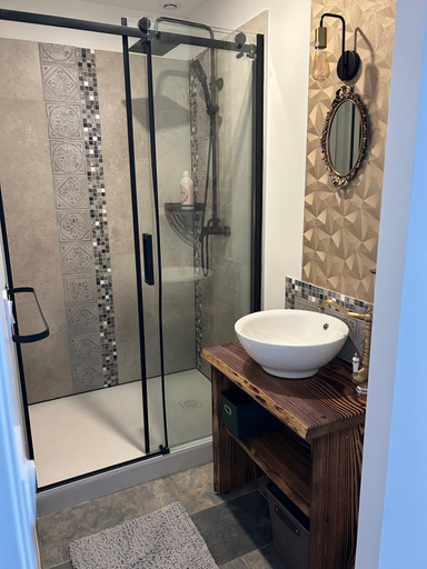Bathroom 4, LA CHABEAUDIE, Haute-Vienne