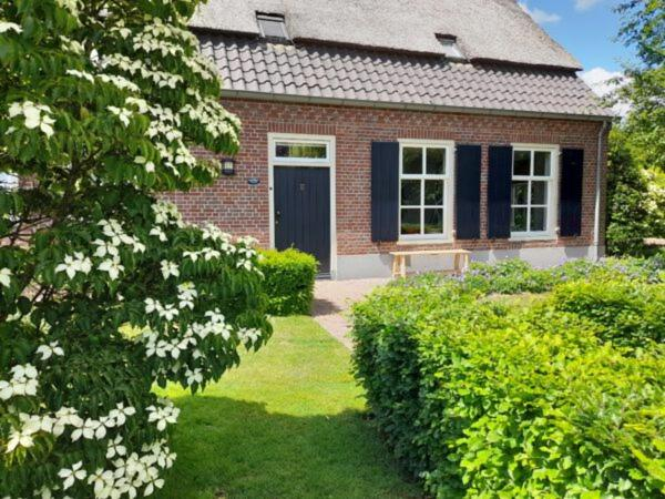 Others 3, Onder De Wolfskap bed en ontbijt, Haaren