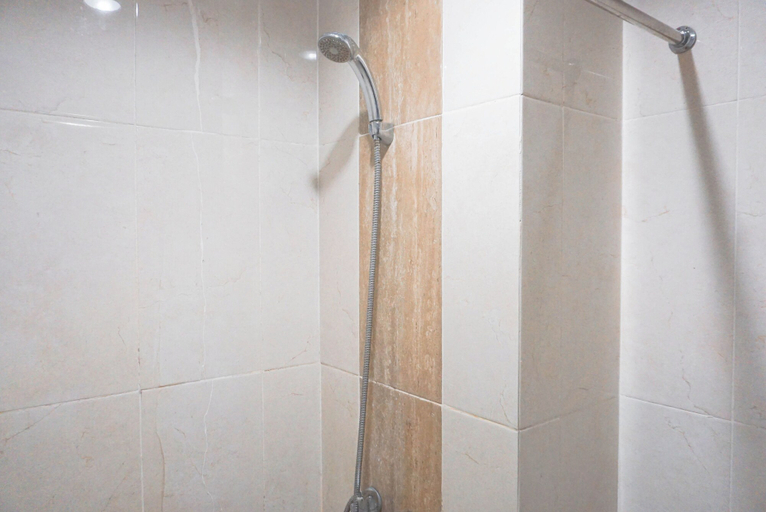 Bathroom 3, Comfort Studio Taman Melati Margonda Apartment, Depok