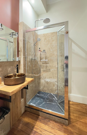 Bathroom 5, Suite de l'Opéra, Allier
