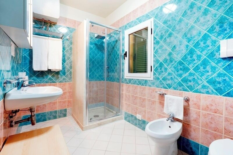 Bathroom 5, Hotiday Golfo Aranci, Olbia-Tempio