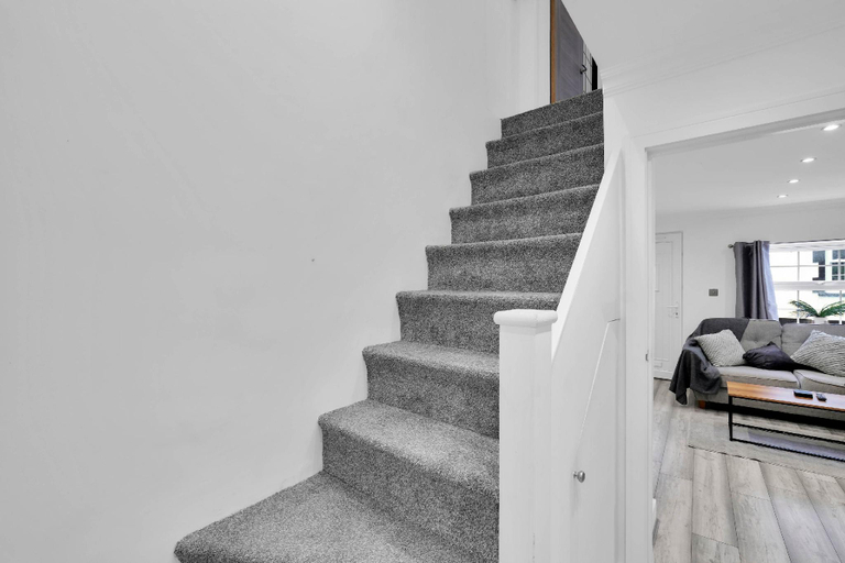 Others 5, Newly refurbished 2 Bed House in a Town Centre, Devon