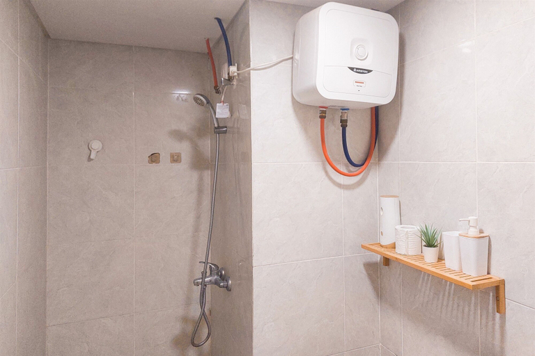 Bathroom 4, Cozy Studio Apartment Parkland Avenue, Tangerang Selatan