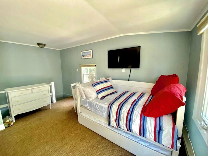 Bedroom 3, 6TH Street 8, Sussex