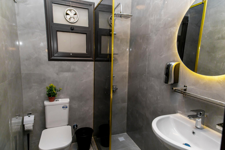 Bathroom 5, Porto Said Tourist Resort no1, Al-Manasrah