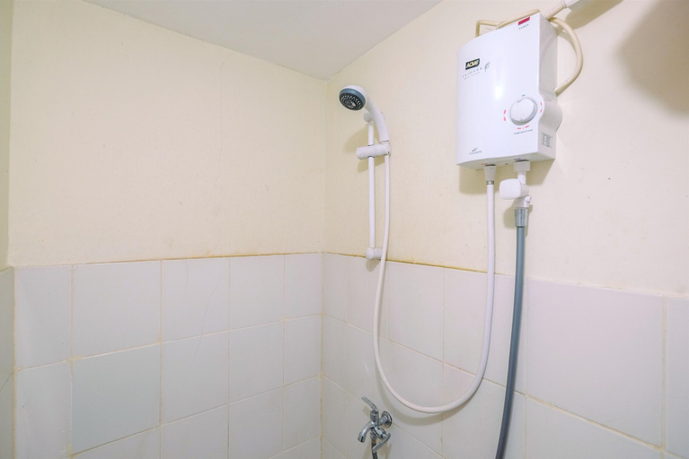 Bathroom 4, Comfort And Cozy Living 2Br Bogor Valley Apartment, Bogor