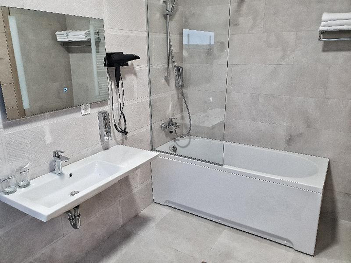 Bathroom 7