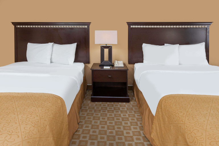 Bedroom 3, Days Inn by Wyndham Sherman, Grayson