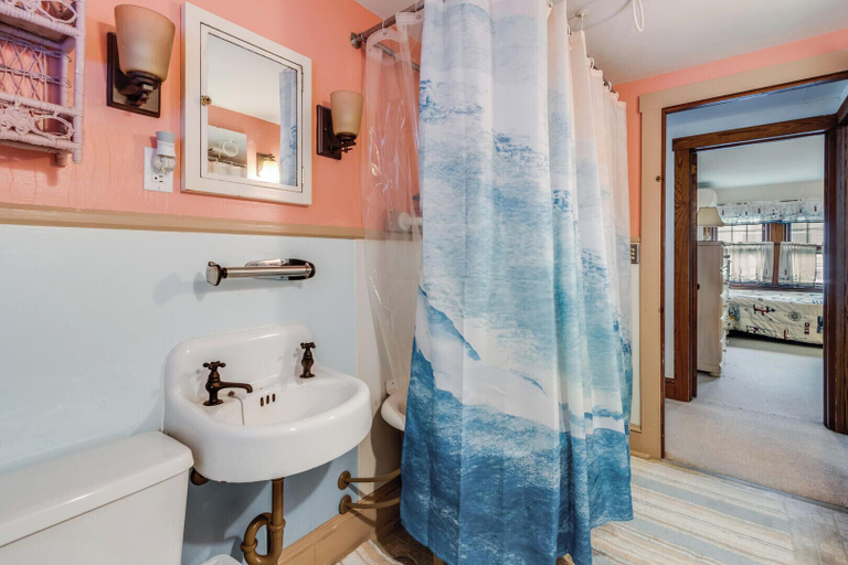 Bathroom 4, Hickman Street 208a, Sussex