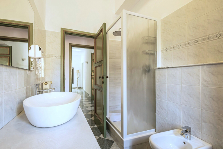 Bathroom 4