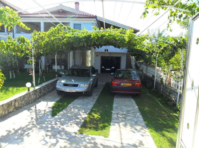 Others 4, Kata Peaceful Apartment, Nin