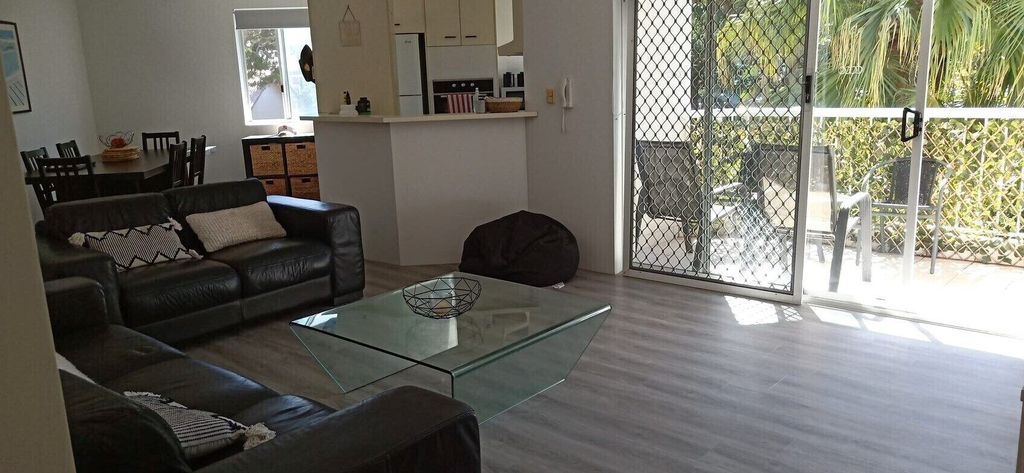 Cosy Central Burleigh Getaway, Gold Coast
