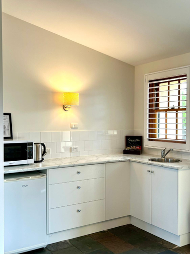 Others 5, Port Fairy, Moyne - South