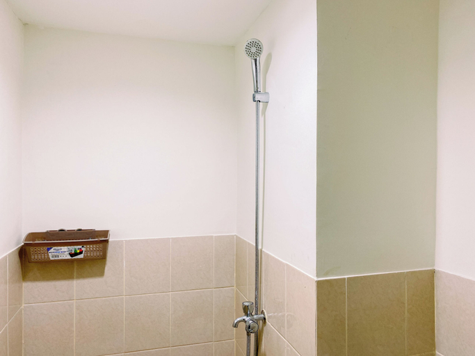 Bathroom 3, Comfort 2Br At 7Th Floor Podomoro Golf View Apartment, Bogor