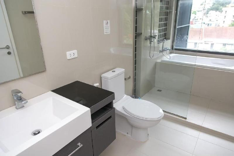 Bathroom 16