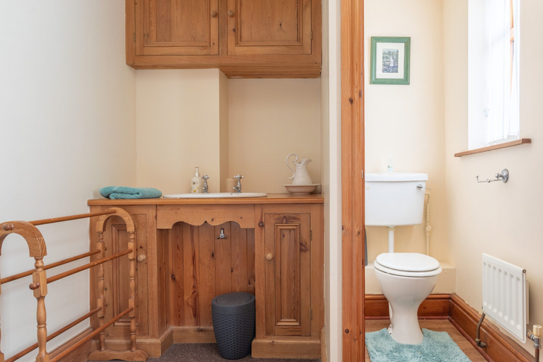 Bathroom 5, Haworth Village House - Sleeps 6 Parking & Pets!, Bradford