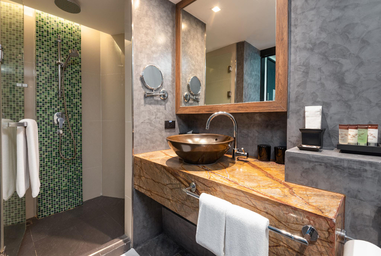 Bathroom 11