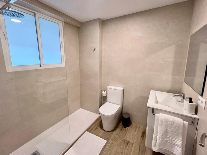 Shower, Los Naufragos Beach Apartment, Málaga