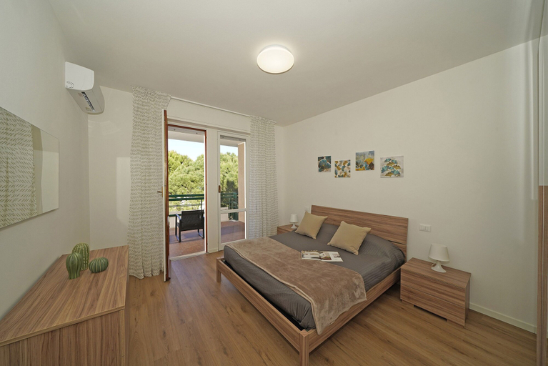 Room 2, Poggio al Lago 17 by Wonderful Italy, Brescia