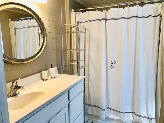 Bathroom, Christian Street 24, Sussex