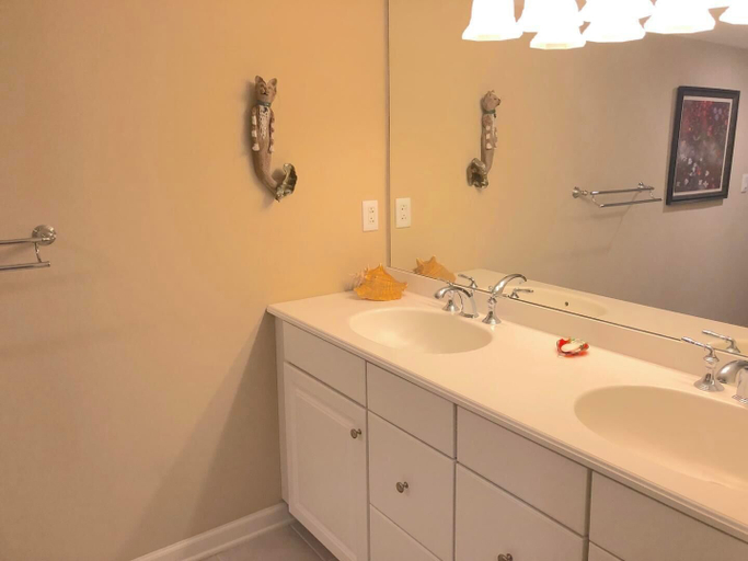 Bathroom 3, Collins Avenue 100 #309, Sussex