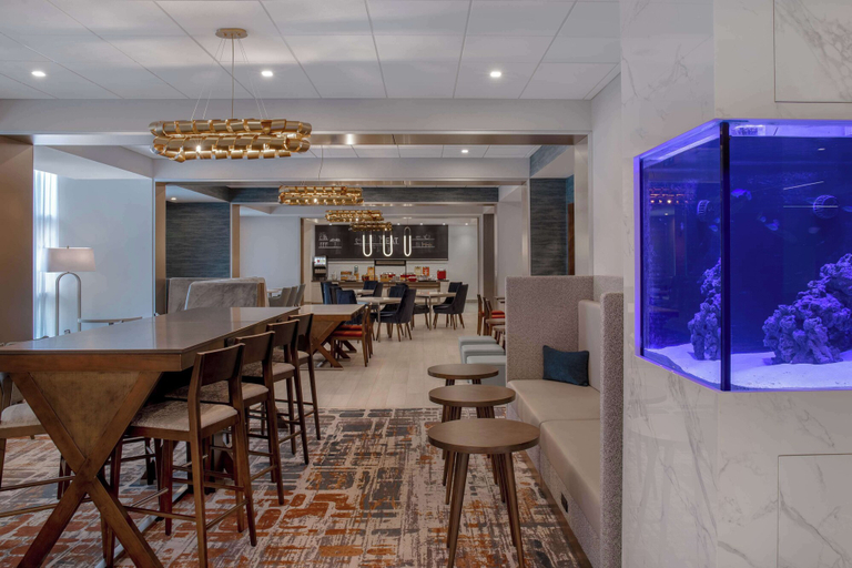 Food & Drinks 5, Hampton Inn by Hilton Winnipeg Downtown, Division No. 11