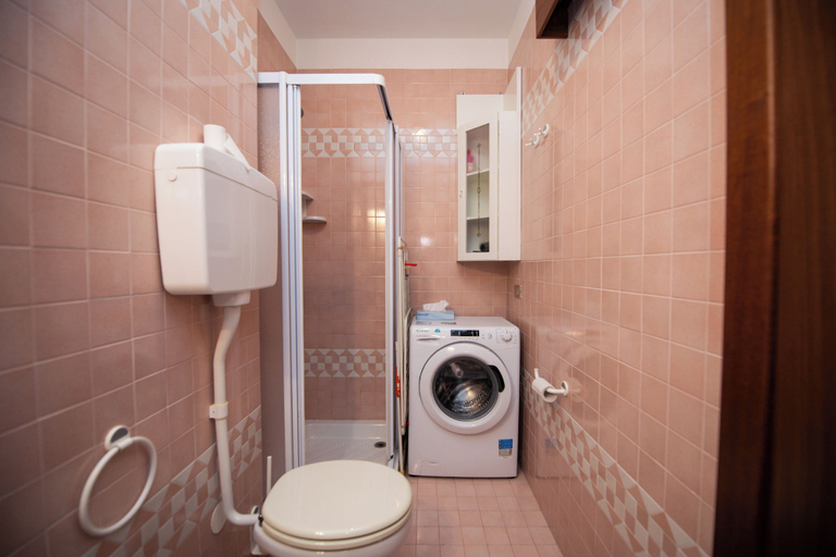 Bathroom 3, Villaggio dei Fiori - App. Primula, Brescia