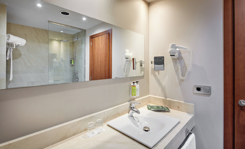 Bathroom 5, Hotel Sercotel Ciutat de Montcada, Barcelona