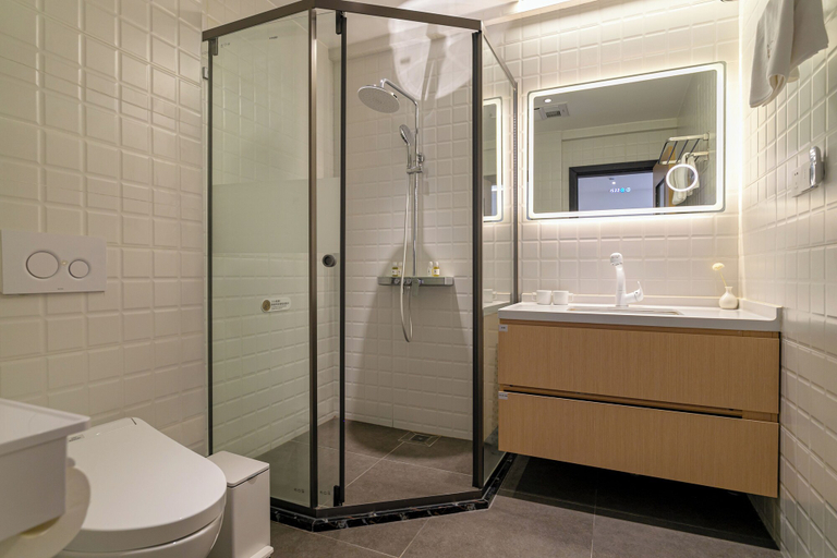 Bathroom 3, yuhuxiguanjingpinminsu, Guangzhou