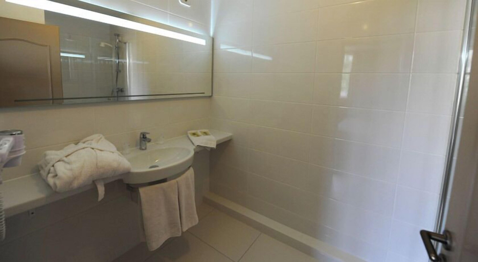 Bathroom 5, Le Relais du Bellay, Maine-et-Loire