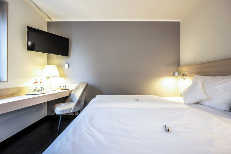 Bedroom 2, Serways Hotel Weiskirchen Nord, Offenbach
