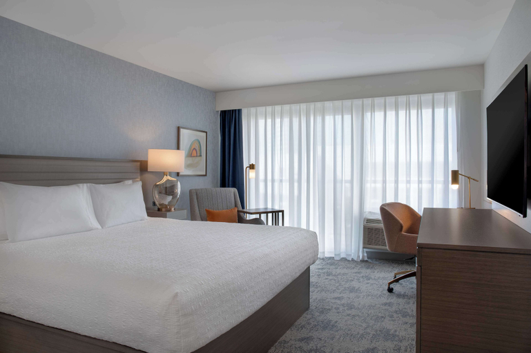 Bedroom 3, Hampton Inn by Hilton Winnipeg Downtown, Division No. 11