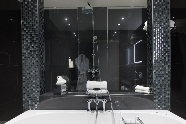 Bathroom 3, Polo Club Hotel, Warwickshire